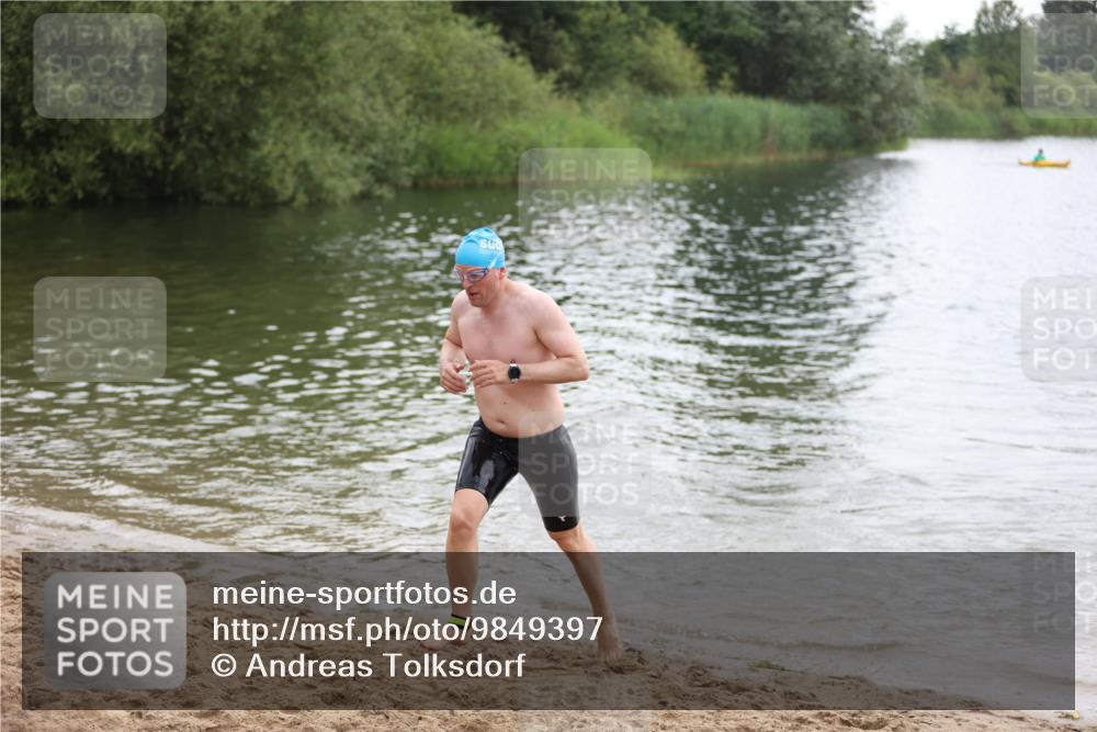 21.06.2026 - 29. Vierlanden-Triathlon Andreas Tolksdorf http://msf.ph/oto/9849397 21.06.2026 10:06:22 Schwimmen 438, 458, 467 meine-sportfotos.de