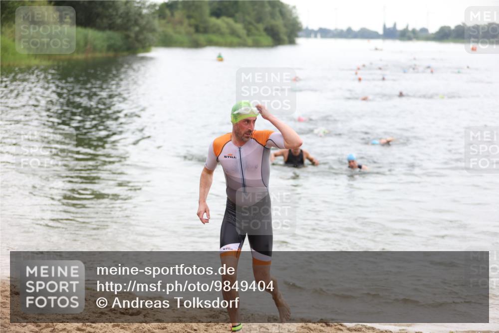 21.06.2026 - 29. Vierlanden-Triathlon Andreas Tolksdorf http://msf.ph/oto/9849404 21.06.2026 10:06:26 Schwimmen 397, 410, 458, 467 meine-sportfotos.de