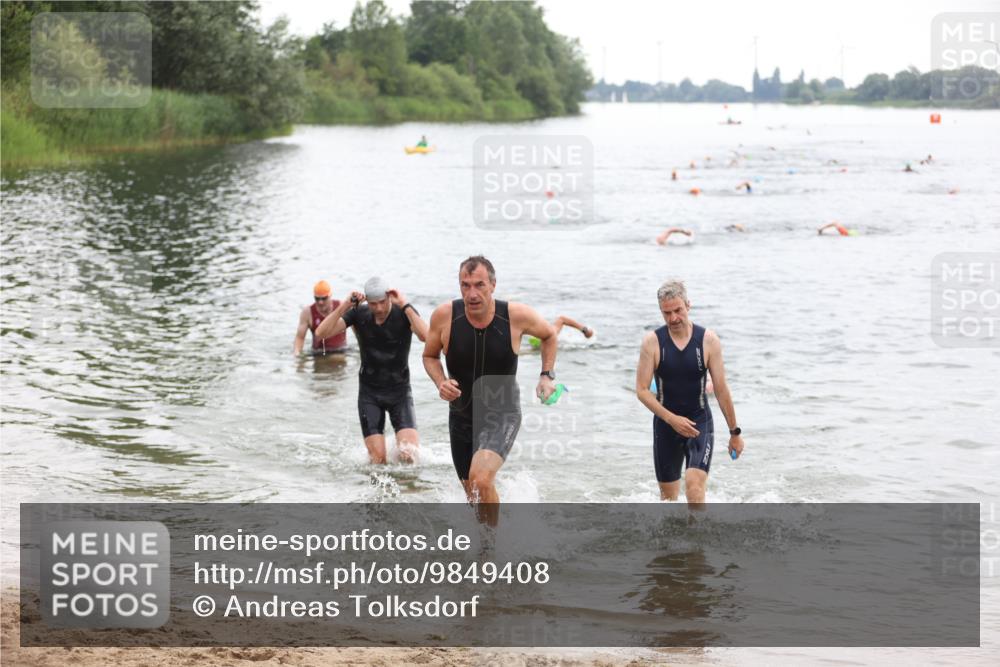 21.06.2026 - 29. Vierlanden-Triathlon Andreas Tolksdorf http://msf.ph/oto/9849408 21.06.2026 10:06:34 Schwimmen 394, 397, 410, 417, 447 meine-sportfotos.de