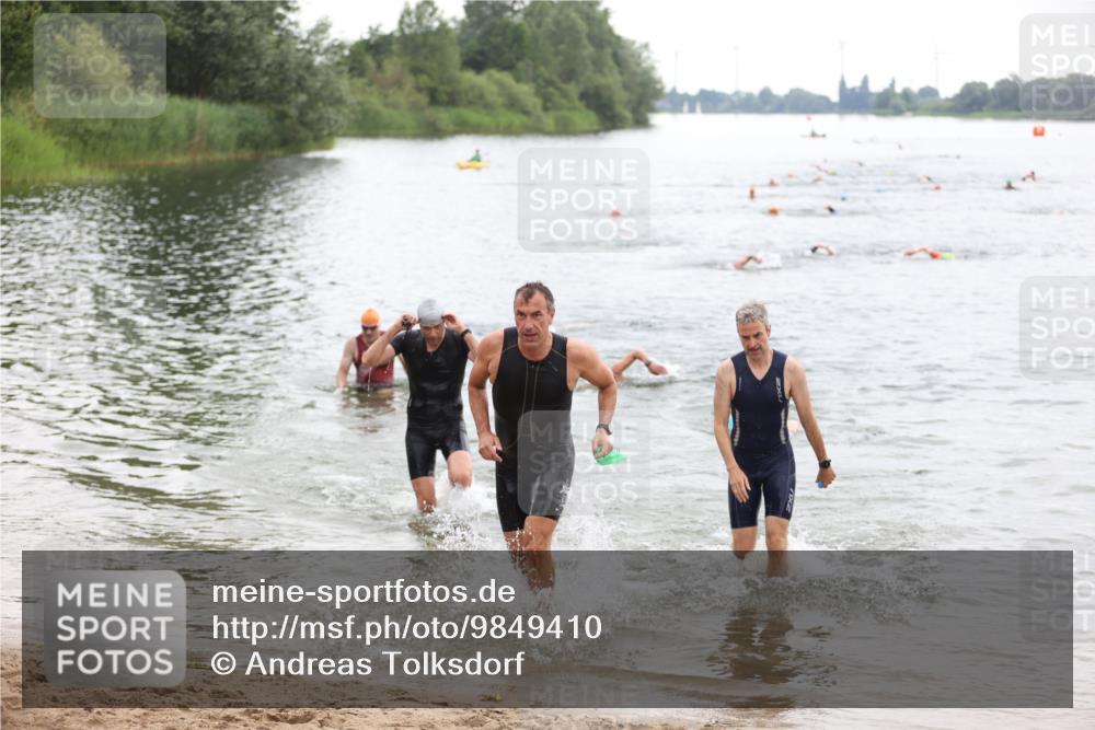 21.06.2026 - 29. Vierlanden-Triathlon Andreas Tolksdorf http://msf.ph/oto/9849410 21.06.2026 10:06:34 Schwimmen 394, 397, 410, 417, 447 meine-sportfotos.de