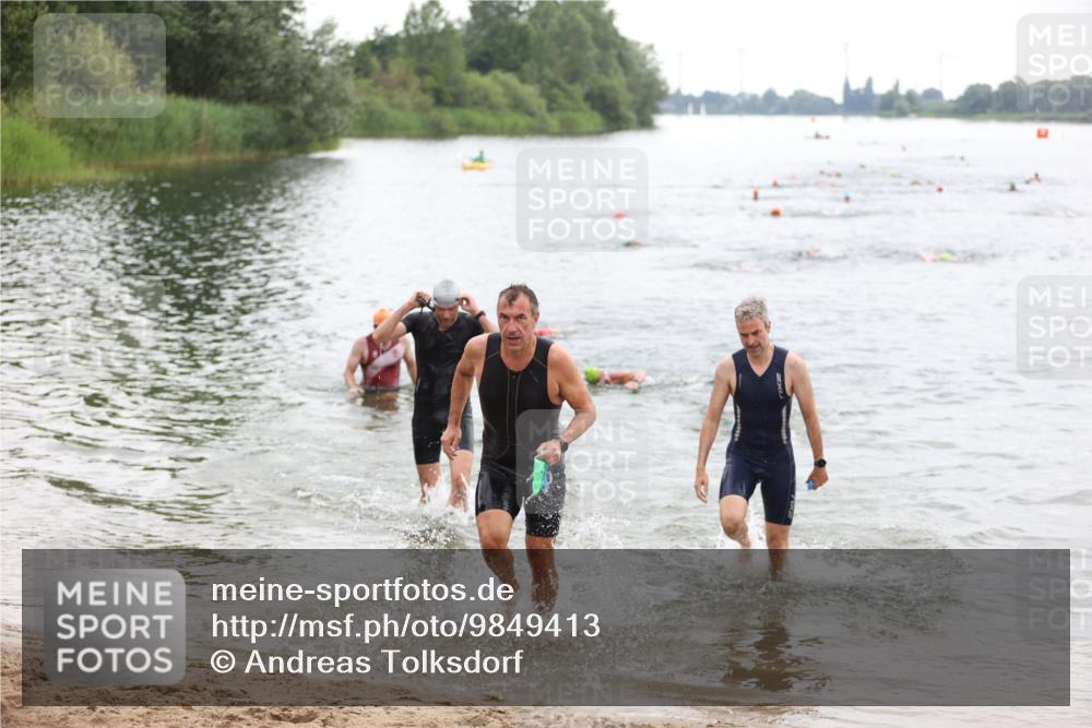 21.06.2026 - 29. Vierlanden-Triathlon Andreas Tolksdorf http://msf.ph/oto/9849413 21.06.2026 10:06:34 Schwimmen 394, 397, 410, 417, 447 meine-sportfotos.de