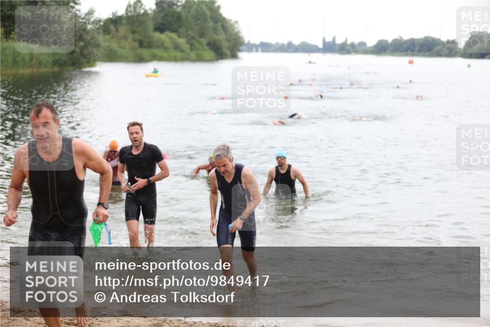 21.06.2026 - 29. Vierlanden-Triathlon Andreas Tolksdorf http://msf.ph/oto/9849417 21.06.2026 10:06:36 Schwimmen 394, 397, 410, 417, 443, 447 meine-sportfotos.de