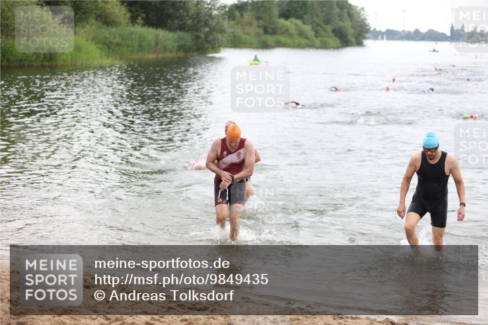 21.06.2026 - 29. Vierlanden-Triathlon Andreas Tolksdorf http://msf.ph/oto/9849435 21.06.2026 10:06:42 Schwimmen 394, 410, 417, 443, 447 meine-sportfotos.de