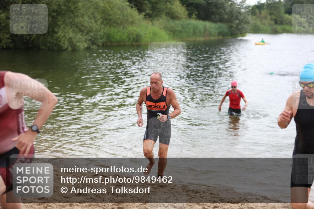 21.06.2026 - 29. Vierlanden-Triathlon Andreas Tolksdorf http://msf.ph/oto/9849462 21.06.2026 10:06:46 Schwimmen 394, 409, 443, 447 meine-sportfotos.de