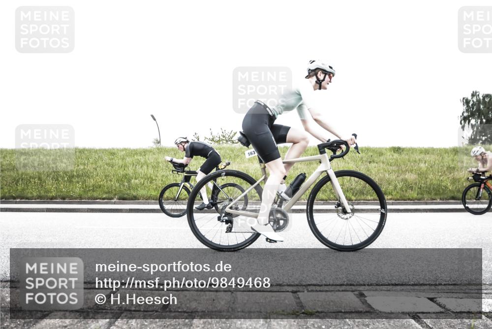 21.06.2026 - 29. Vierlanden-Triathlon H.Heesch http://msf.ph/oto/9849468 21.06.2026 10:27:32 Radfahren 10, 87, 186, 223, 298, 513, 563 meine-sportfotos.de