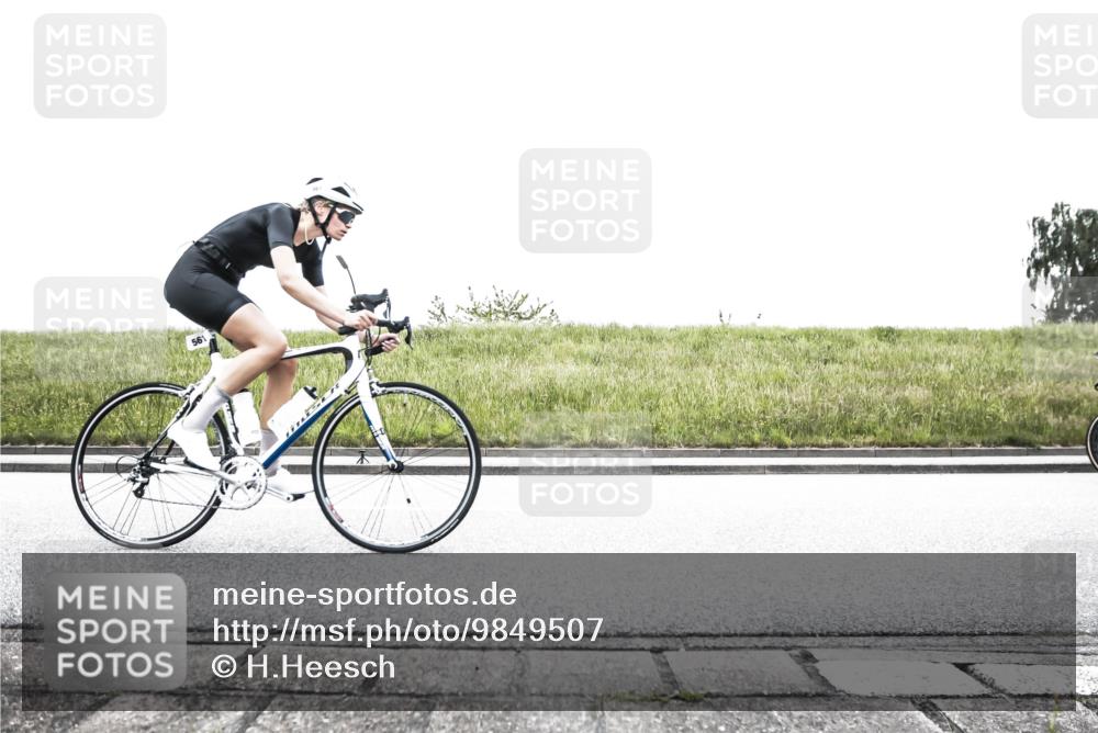 21.06.2026 - 29. Vierlanden-Triathlon H.Heesch http://msf.ph/oto/9849507 21.06.2026 10:28:33 Radfahren 4, 51, 55, 61, 78, 99, 106, 197, 367, 387, 481, 511, 535, 561, 592, 606, 608, 616 meine-sportfotos.de