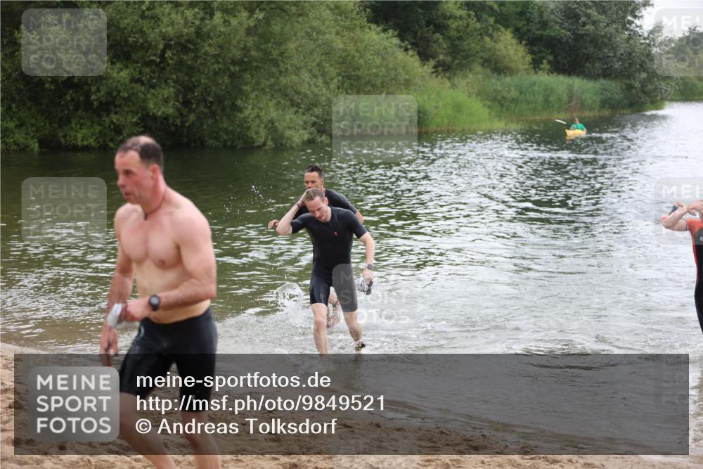 21.06.2026 - 29. Vierlanden-Triathlon Andreas Tolksdorf http://msf.ph/oto/9849521 21.06.2026 10:07:11 Schwimmen 425, 428, 445, 474 meine-sportfotos.de