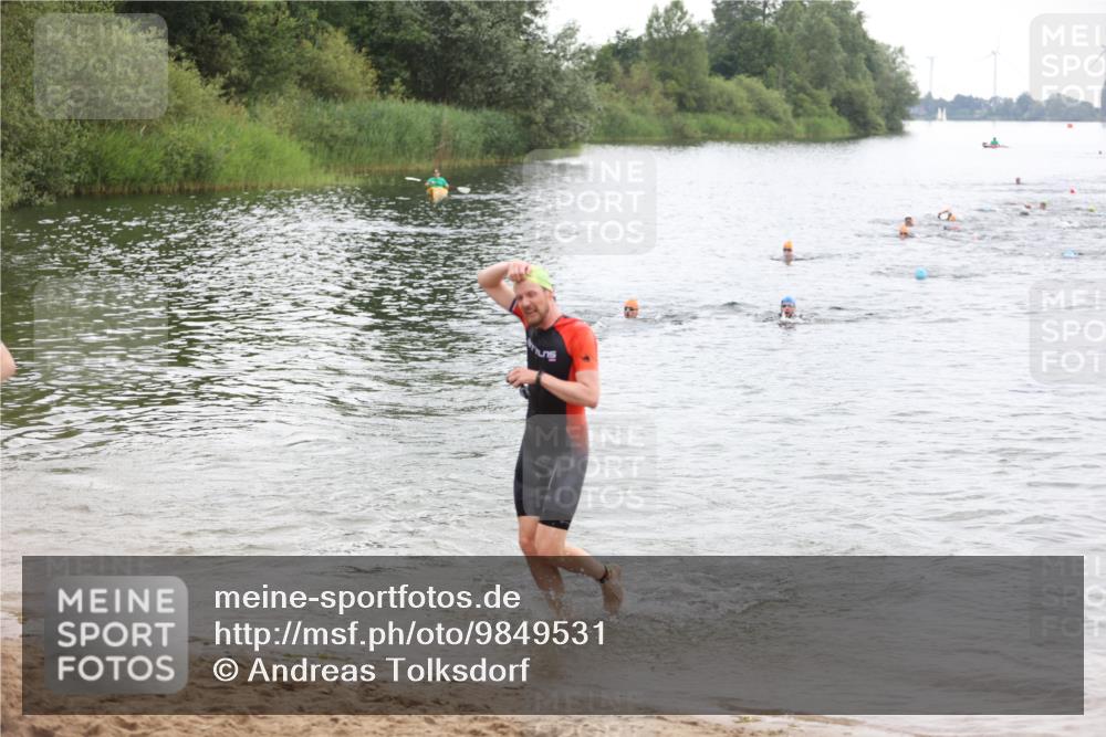 21.06.2026 - 29. Vierlanden-Triathlon Andreas Tolksdorf http://msf.ph/oto/9849531 21.06.2026 10:07:13 Schwimmen 425, 428, 445, 474 meine-sportfotos.de