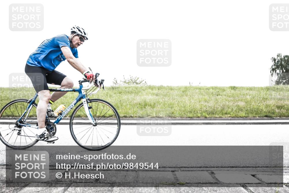 21.06.2026 - 29. Vierlanden-Triathlon H.Heesch http://msf.ph/oto/9849544 21.06.2026 10:28:50 Radfahren 27, 551, 583, 619 meine-sportfotos.de