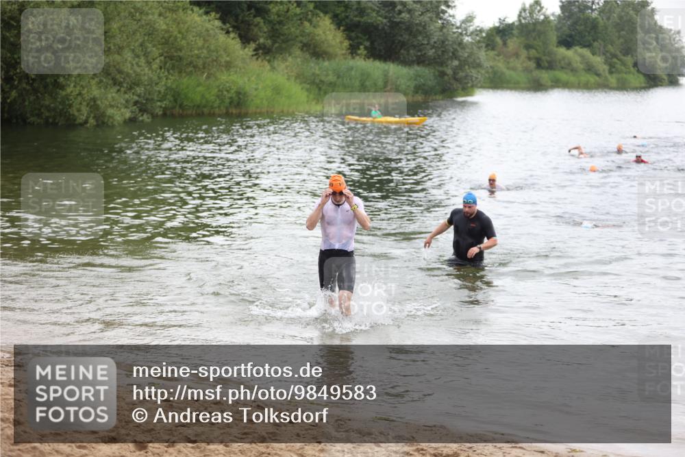 21.06.2026 - 29. Vierlanden-Triathlon Andreas Tolksdorf http://msf.ph/oto/9849583 21.06.2026 10:07:29 Schwimmen 424, 442, 475 meine-sportfotos.de