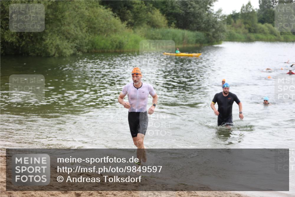 21.06.2026 - 29. Vierlanden-Triathlon Andreas Tolksdorf http://msf.ph/oto/9849597 21.06.2026 10:07:31 Schwimmen 424, 442, 468, 475 meine-sportfotos.de
