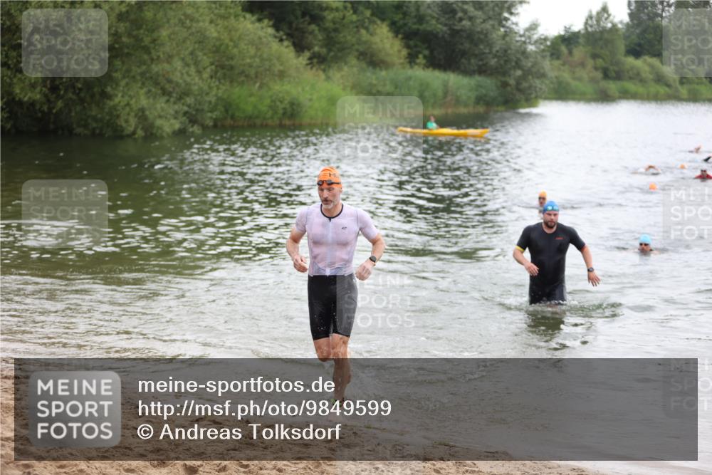 21.06.2026 - 29. Vierlanden-Triathlon Andreas Tolksdorf http://msf.ph/oto/9849599 21.06.2026 10:07:31 Schwimmen 424, 442, 468, 475 meine-sportfotos.de