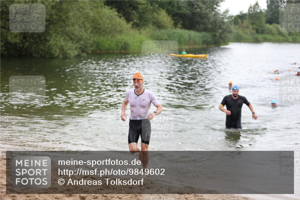 21.06.2026 - 29. Vierlanden-Triathlon Andreas Tolksdorf http://msf.ph/oto/9849602 21.06.2026 10:07:31 Schwimmen 424, 442, 468, 475 meine-sportfotos.de