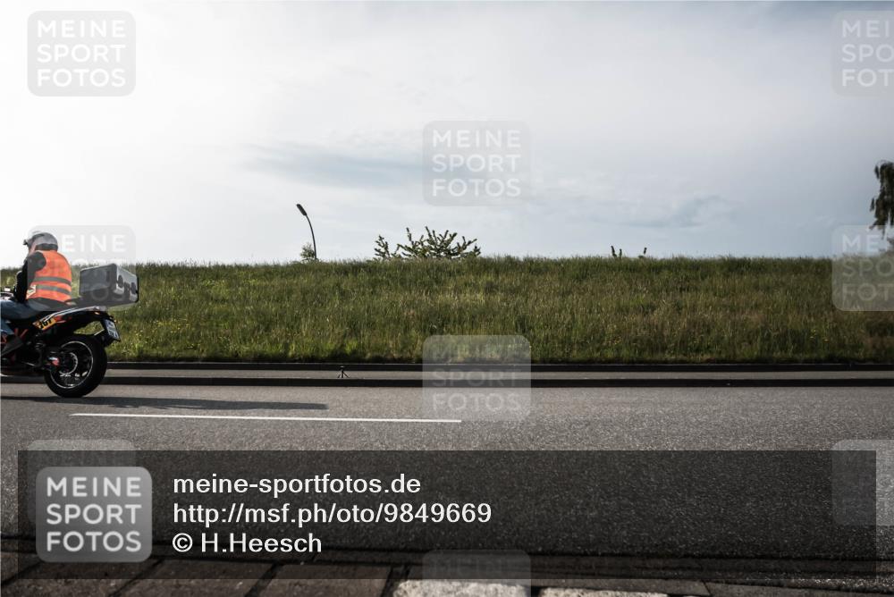 21.06.2026 - 29. Vierlanden-Triathlon H.Heesch http://msf.ph/oto/9849669 21.06.2026 08:23:06 Radfahren  meine-sportfotos.de