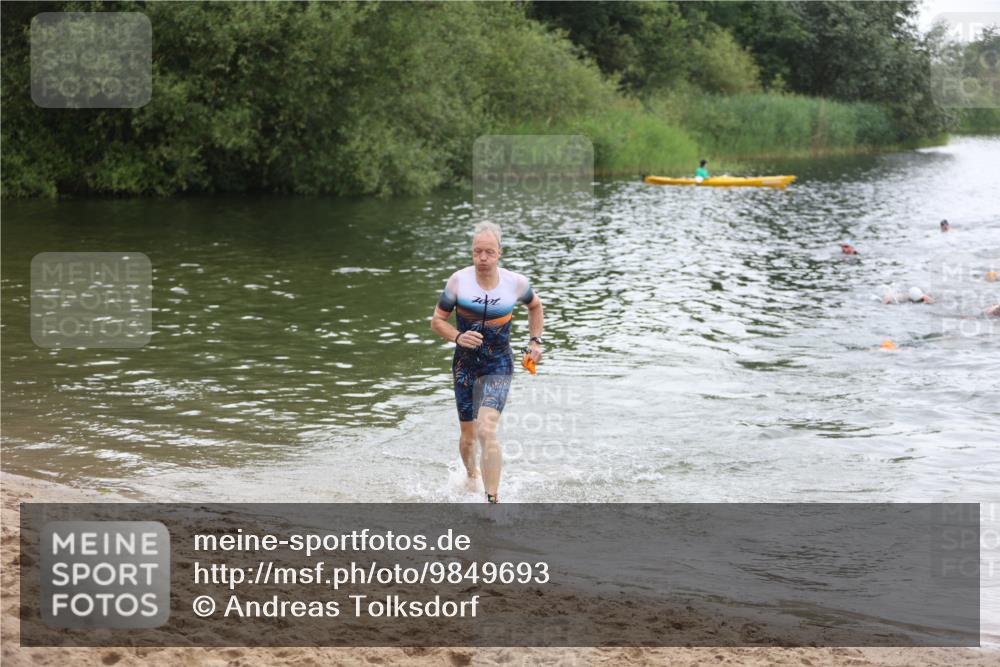 21.06.2026 - 29. Vierlanden-Triathlon Andreas Tolksdorf http://msf.ph/oto/9849693 21.06.2026 10:07:51 Schwimmen 449, 471 meine-sportfotos.de