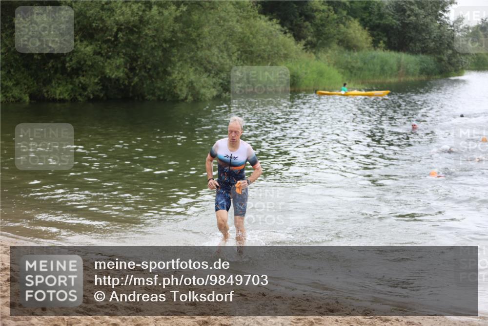 21.06.2026 - 29. Vierlanden-Triathlon Andreas Tolksdorf http://msf.ph/oto/9849703 21.06.2026 10:07:51 Schwimmen 449, 471 meine-sportfotos.de