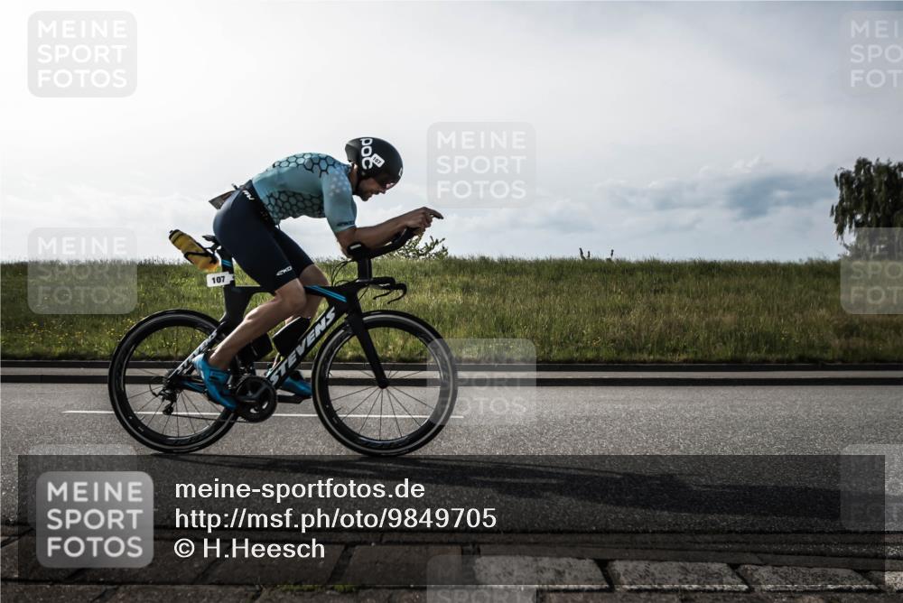 21.06.2026 - 29. Vierlanden-Triathlon H.Heesch http://msf.ph/oto/9849705 21.06.2026 08:45:42 Radfahren 24, 107 meine-sportfotos.de