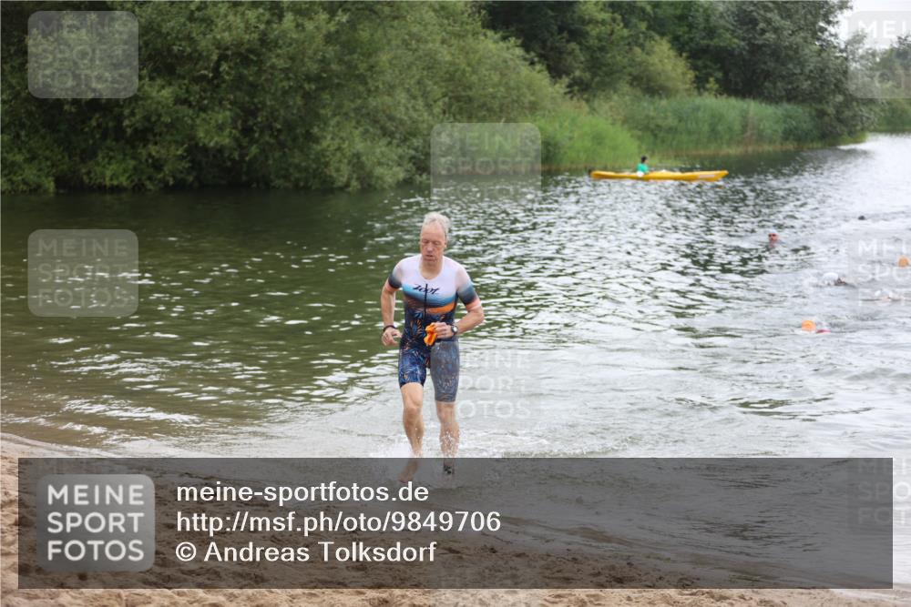 21.06.2026 - 29. Vierlanden-Triathlon Andreas Tolksdorf http://msf.ph/oto/9849706 21.06.2026 10:07:51 Schwimmen 449, 471 meine-sportfotos.de