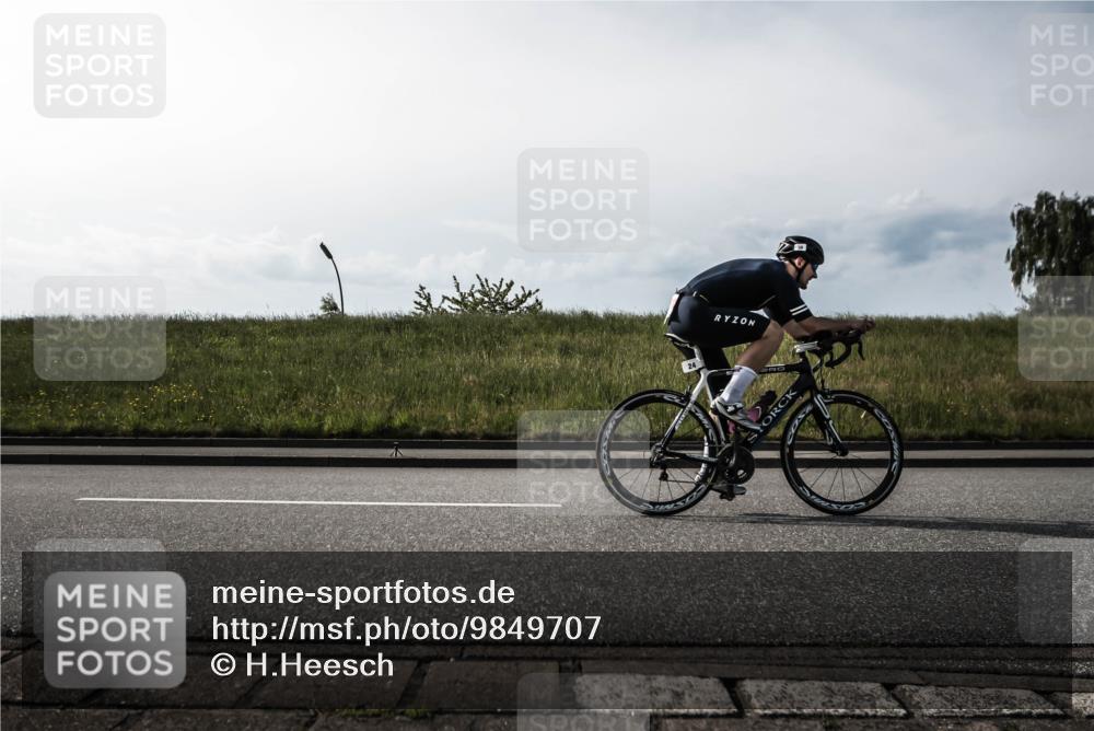 21.06.2026 - 29. Vierlanden-Triathlon H.Heesch http://msf.ph/oto/9849707 21.06.2026 08:45:44 Radfahren 24, 107 meine-sportfotos.de