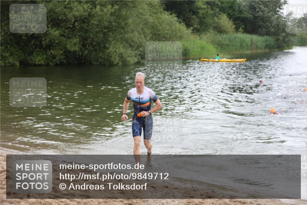 21.06.2026 - 29. Vierlanden-Triathlon Andreas Tolksdorf http://msf.ph/oto/9849712 21.06.2026 10:07:52 Schwimmen 393, 449, 471 meine-sportfotos.de