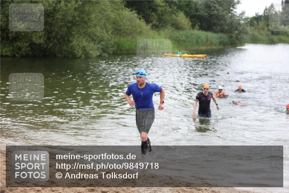 21.06.2026 - 29. Vierlanden-Triathlon Andreas Tolksdorf http://msf.ph/oto/9849718 21.06.2026 10:07:57 Schwimmen 393, 449, 459, 471, 473, 478 meine-sportfotos.de