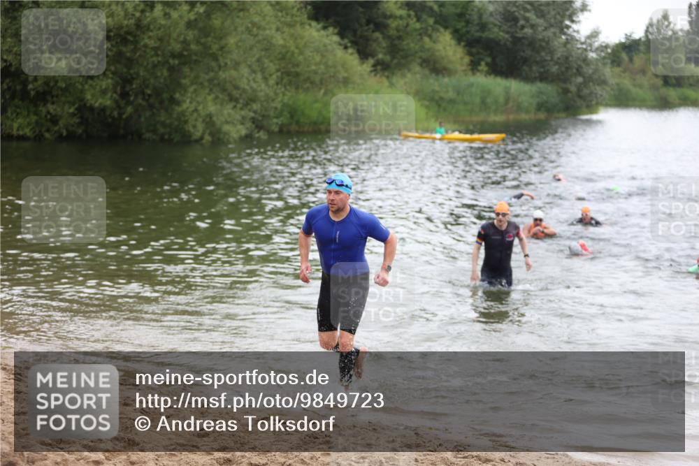 21.06.2026 - 29. Vierlanden-Triathlon Andreas Tolksdorf http://msf.ph/oto/9849723 21.06.2026 10:07:57 Schwimmen 393, 449, 459, 471, 473, 478 meine-sportfotos.de