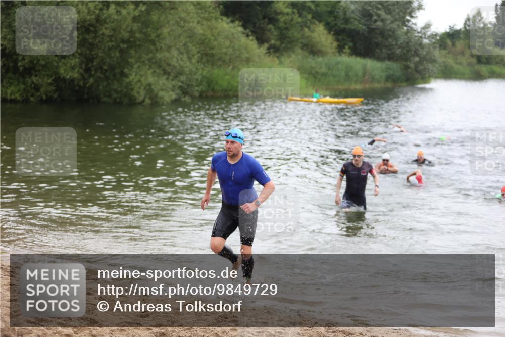 21.06.2026 - 29. Vierlanden-Triathlon Andreas Tolksdorf http://msf.ph/oto/9849729 21.06.2026 10:07:57 Schwimmen 393, 449, 459, 471, 473, 478 meine-sportfotos.de