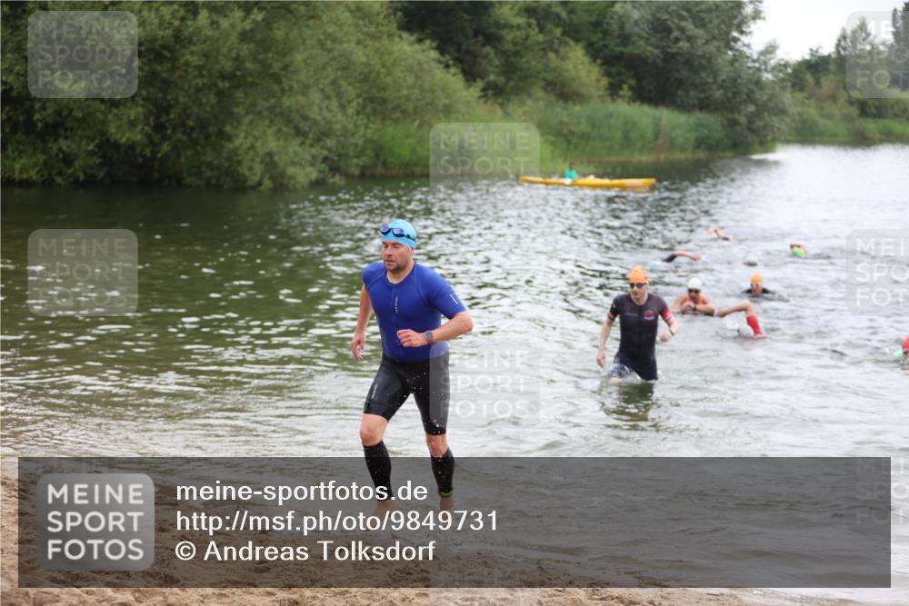 21.06.2026 - 29. Vierlanden-Triathlon Andreas Tolksdorf http://msf.ph/oto/9849731 21.06.2026 10:07:57 Schwimmen 393, 449, 459, 471, 473, 478 meine-sportfotos.de