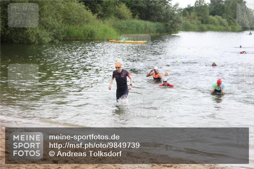 21.06.2026 - 29. Vierlanden-Triathlon Andreas Tolksdorf http://msf.ph/oto/9849739 21.06.2026 10:07:59 Schwimmen 393, 459, 471, 473, 478 meine-sportfotos.de