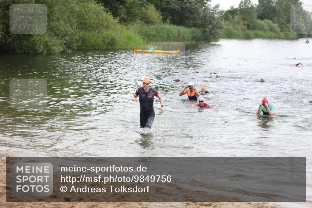 21.06.2026 - 29. Vierlanden-Triathlon Andreas Tolksdorf http://msf.ph/oto/9849756 21.06.2026 10:07:59 Schwimmen 393, 459, 471, 473, 478 meine-sportfotos.de