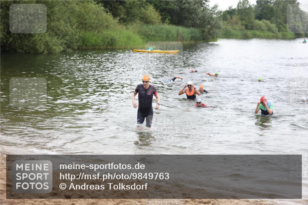 21.06.2026 - 29. Vierlanden-Triathlon Andreas Tolksdorf http://msf.ph/oto/9849763 21.06.2026 10:07:59 Schwimmen 393, 459, 471, 473, 478 meine-sportfotos.de