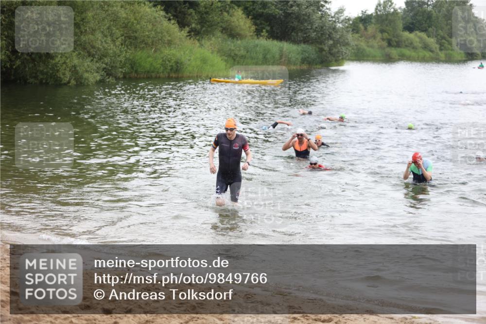 21.06.2026 - 29. Vierlanden-Triathlon Andreas Tolksdorf http://msf.ph/oto/9849766 21.06.2026 10:07:59 Schwimmen 393, 459, 471, 473, 478 meine-sportfotos.de