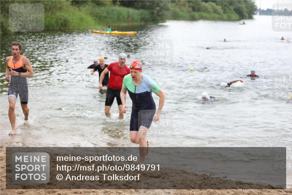 21.06.2026 - 29. Vierlanden-Triathlon Andreas Tolksdorf http://msf.ph/oto/9849791 21.06.2026 10:08:08 Schwimmen 392, 393, 399, 419, 452, 459, 473, 478 meine-sportfotos.de