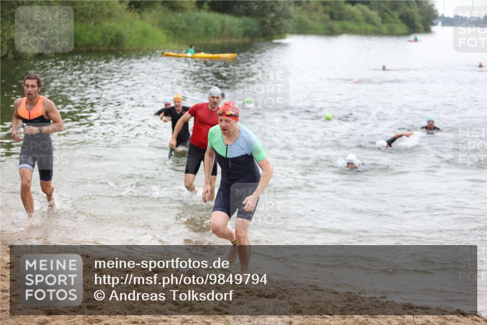 21.06.2026 - 29. Vierlanden-Triathlon Andreas Tolksdorf http://msf.ph/oto/9849794 21.06.2026 10:08:08 Schwimmen 392, 393, 399, 419, 452, 459, 473, 478 meine-sportfotos.de