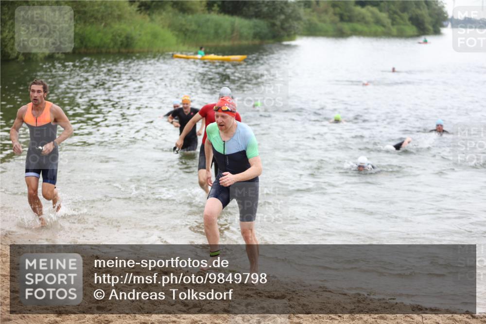 21.06.2026 - 29. Vierlanden-Triathlon Andreas Tolksdorf http://msf.ph/oto/9849798 21.06.2026 10:08:08 Schwimmen 392, 393, 399, 419, 452, 459, 473, 478 meine-sportfotos.de