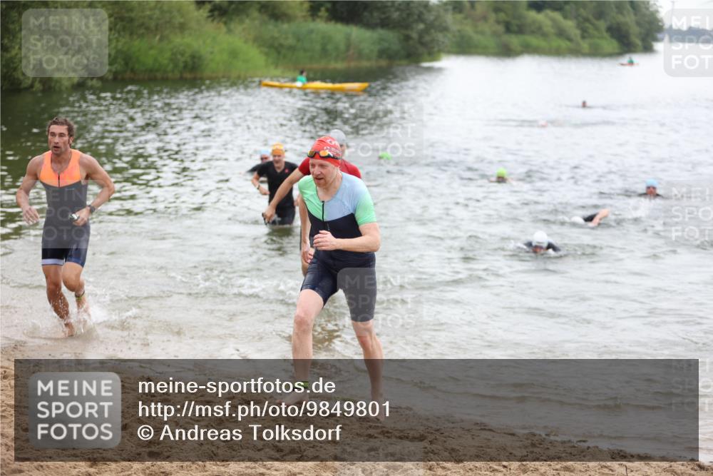 21.06.2026 - 29. Vierlanden-Triathlon Andreas Tolksdorf http://msf.ph/oto/9849801 21.06.2026 10:08:08 Schwimmen 392, 393, 399, 419, 452, 459, 473, 478 meine-sportfotos.de