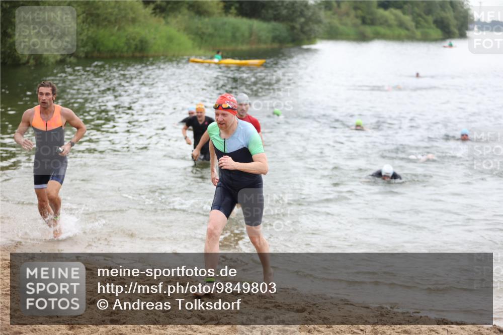 21.06.2026 - 29. Vierlanden-Triathlon Andreas Tolksdorf http://msf.ph/oto/9849803 21.06.2026 10:08:08 Schwimmen 392, 393, 399, 419, 452, 459, 473, 478 meine-sportfotos.de