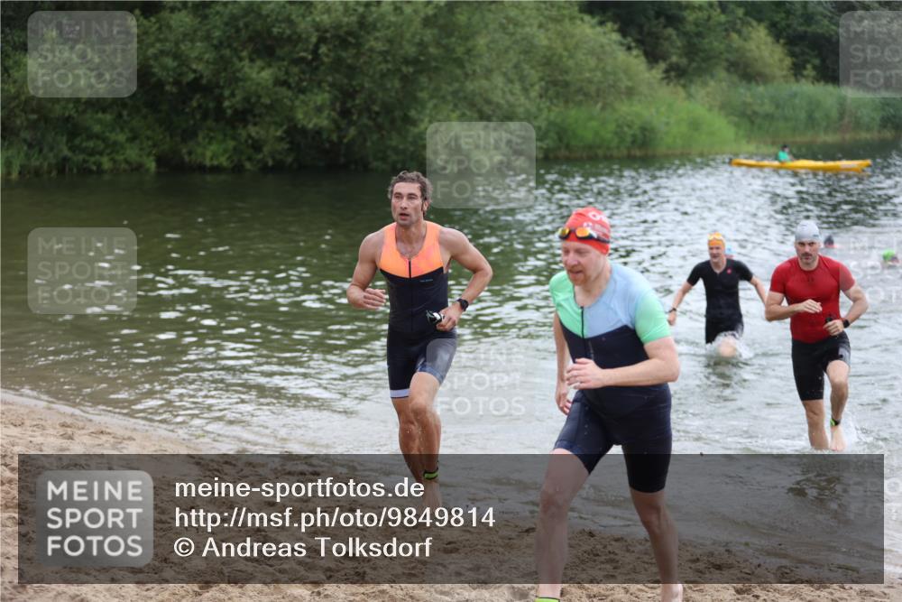 21.06.2026 - 29. Vierlanden-Triathlon Andreas Tolksdorf http://msf.ph/oto/9849814 21.06.2026 10:08:08 Schwimmen 392, 393, 399, 419, 452, 459, 473, 478 meine-sportfotos.de