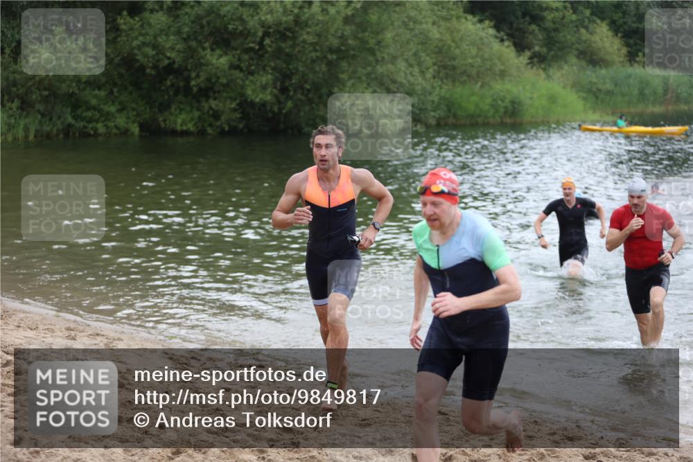 21.06.2026 - 29. Vierlanden-Triathlon Andreas Tolksdorf http://msf.ph/oto/9849817 21.06.2026 10:08:09 Schwimmen 392, 399, 419, 452, 459, 473, 478 meine-sportfotos.de