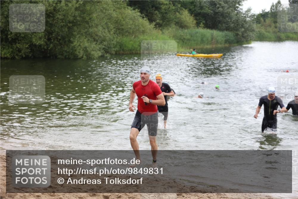 21.06.2026 - 29. Vierlanden-Triathlon Andreas Tolksdorf http://msf.ph/oto/9849831 21.06.2026 10:08:10 Schwimmen 392, 399, 419, 446, 452, 459, 473, 478 meine-sportfotos.de