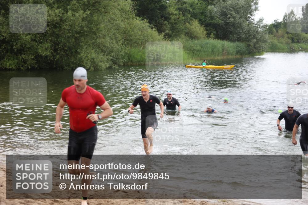 21.06.2026 - 29. Vierlanden-Triathlon Andreas Tolksdorf http://msf.ph/oto/9849845 21.06.2026 10:08:11 Schwimmen 392, 399, 419, 446, 452, 459, 473, 477, 478 meine-sportfotos.de