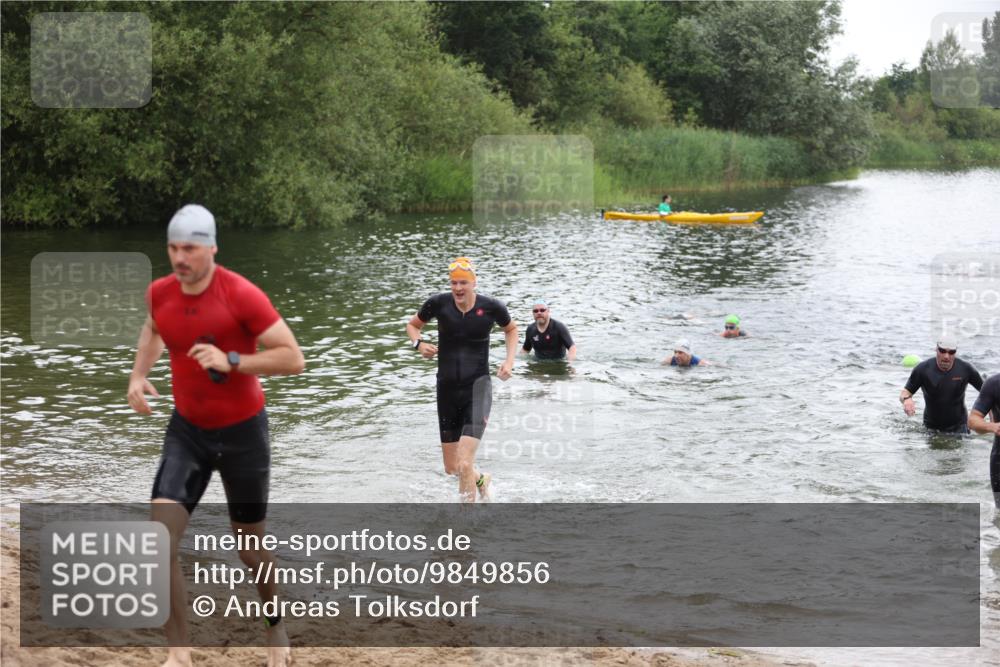 21.06.2026 - 29. Vierlanden-Triathlon Andreas Tolksdorf http://msf.ph/oto/9849856 21.06.2026 10:08:12 Schwimmen 392, 399, 419, 446, 452, 459, 477, 478 meine-sportfotos.de