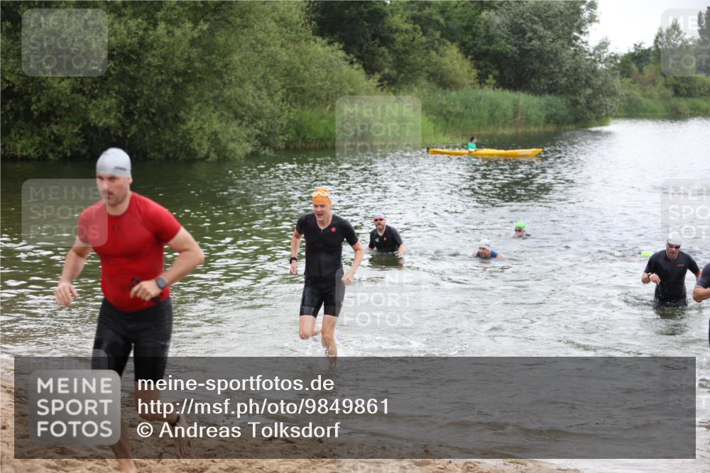 21.06.2026 - 29. Vierlanden-Triathlon Andreas Tolksdorf http://msf.ph/oto/9849861 21.06.2026 10:08:12 Schwimmen 392, 399, 419, 446, 452, 459, 477, 478 meine-sportfotos.de