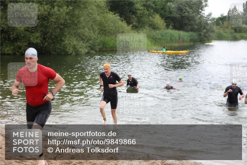21.06.2026 - 29. Vierlanden-Triathlon Andreas Tolksdorf http://msf.ph/oto/9849866 21.06.2026 10:08:12 Schwimmen 392, 399, 419, 446, 452, 459, 477, 478 meine-sportfotos.de