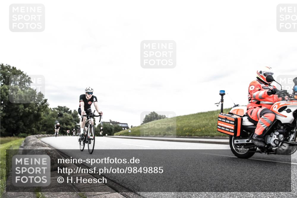 21.06.2026 - 29. Vierlanden-Triathlon H.Heesch http://msf.ph/oto/9849885 21.06.2026 10:27:13 Radfahren 24, 89, 486, 517 meine-sportfotos.de