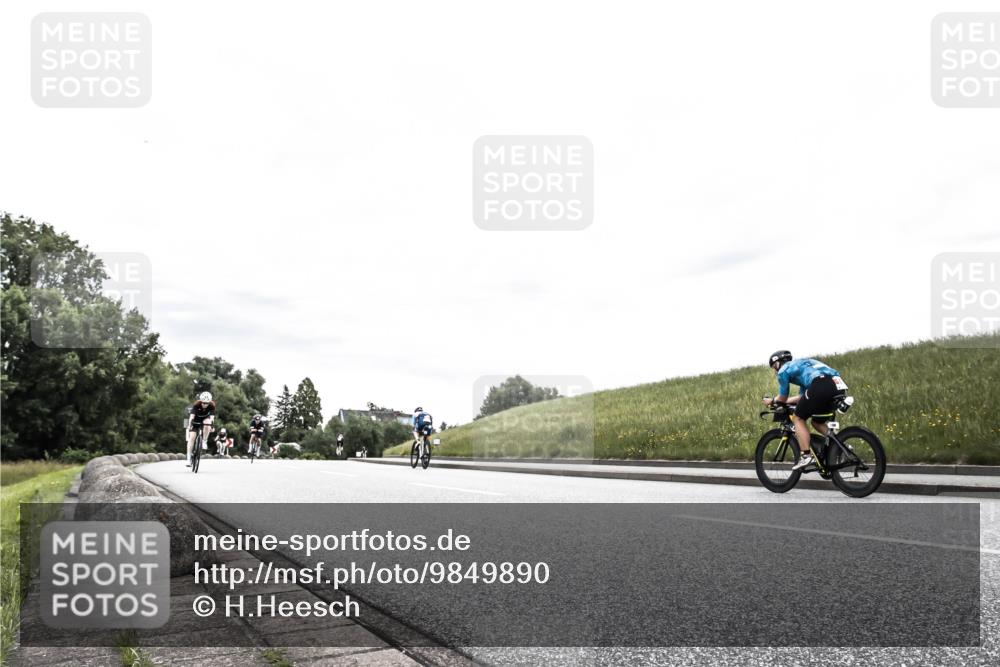 21.06.2026 - 29. Vierlanden-Triathlon H.Heesch http://msf.ph/oto/9849890 21.06.2026 10:27:14 Radfahren 24, 89, 486, 517 meine-sportfotos.de