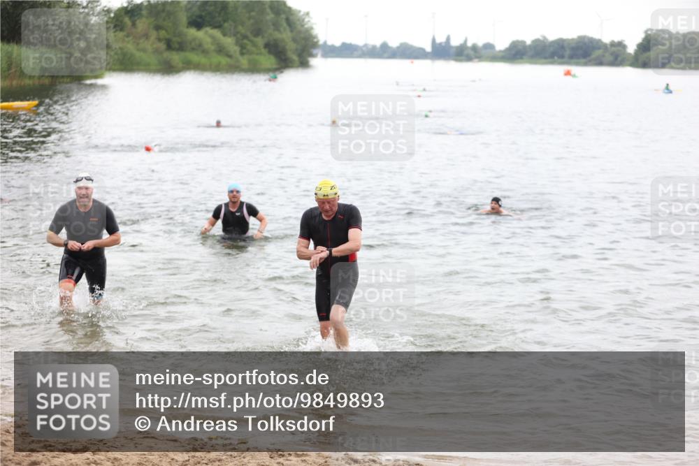 21.06.2026 - 29. Vierlanden-Triathlon Andreas Tolksdorf http://msf.ph/oto/9849893 21.06.2026 10:08:16 Schwimmen 392, 399, 419, 446, 452, 476, 477 meine-sportfotos.de