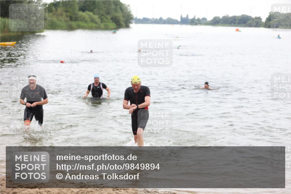 21.06.2026 - 29. Vierlanden-Triathlon Andreas Tolksdorf http://msf.ph/oto/9849894 21.06.2026 10:08:16 Schwimmen 392, 399, 419, 446, 452, 476, 477 meine-sportfotos.de
