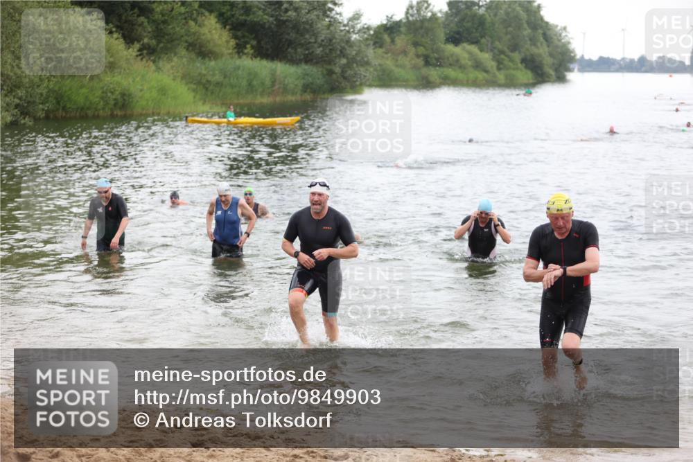 21.06.2026 - 29. Vierlanden-Triathlon Andreas Tolksdorf http://msf.ph/oto/9849903 21.06.2026 10:08:17 Schwimmen 392, 399, 419, 446, 476, 477 meine-sportfotos.de