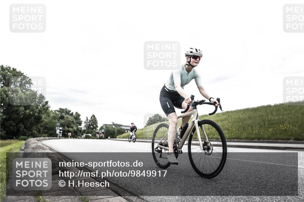 21.06.2026 - 29. Vierlanden-Triathlon H.Heesch http://msf.ph/oto/9849917 21.06.2026 10:27:32 Radfahren 87, 563 meine-sportfotos.de